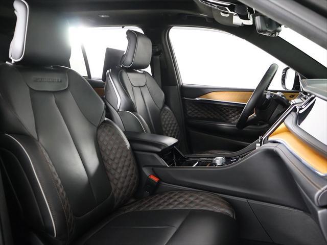 Photo of 2023 Diamond Black Crystal Pearlcoat Jeep Grand Cherokee 4xe