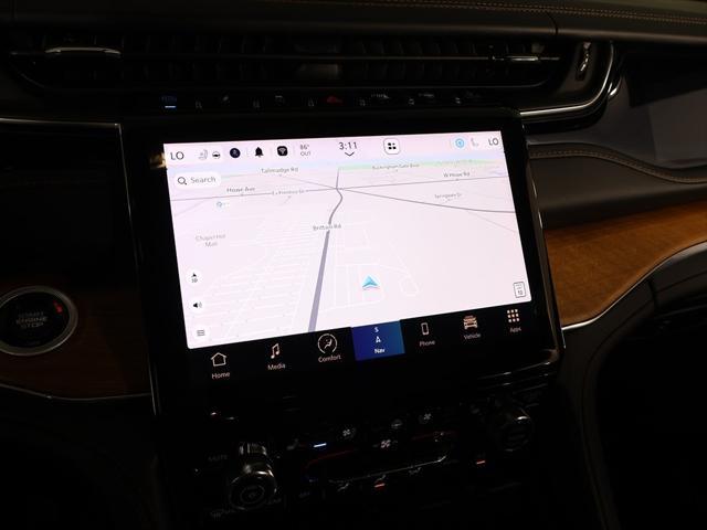Photo of 2023 Diamond Black Crystal Pearlcoat Jeep Grand Cherokee 4xe