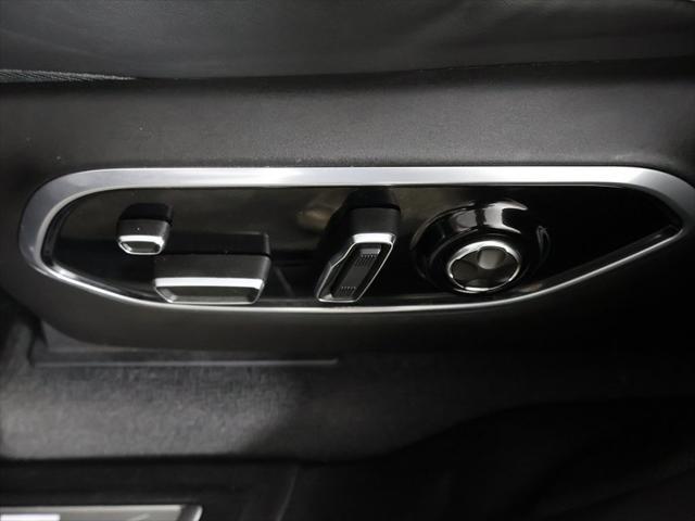 Photo of 2023 Diamond Black Crystal Pearlcoat Jeep Grand Cherokee 4xe