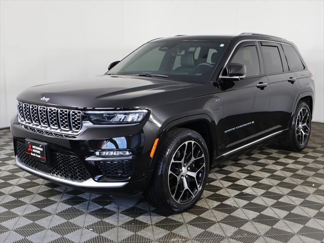 Photo of 2023 Diamond Black Crystal Pearlcoat Jeep Grand Cherokee 4xe