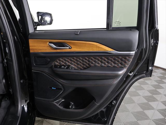 Photo of 2023 Diamond Black Crystal Pearlcoat Jeep Grand Cherokee 4xe