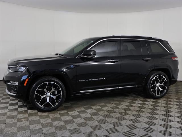 Photo of 2023 Diamond Black Crystal Pearlcoat Jeep Grand Cherokee 4xe