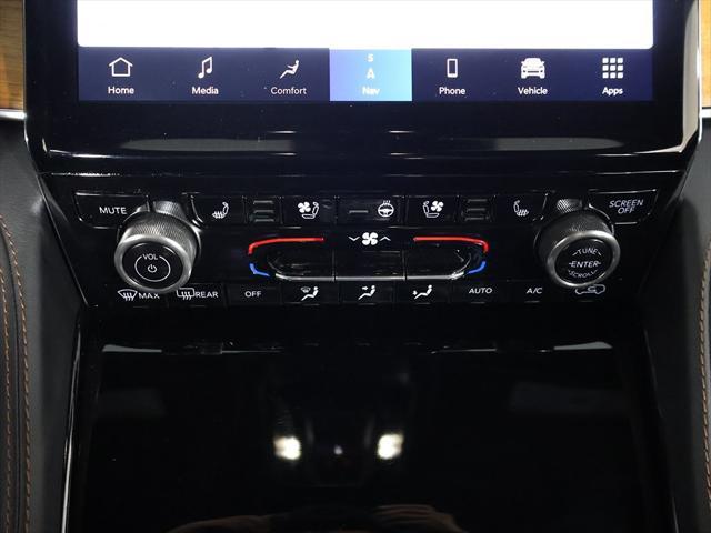 Photo of 2023 Diamond Black Crystal Pearlcoat Jeep Grand Cherokee 4xe