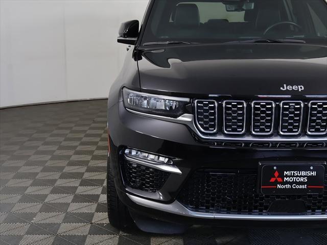 Photo of 2023 Diamond Black Crystal Pearlcoat Jeep Grand Cherokee 4xe
