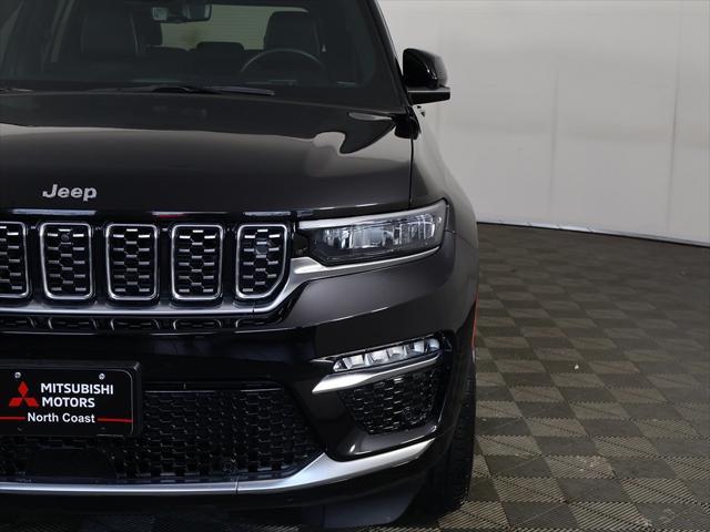 Photo of 2023 Diamond Black Crystal Pearlcoat Jeep Grand Cherokee 4xe