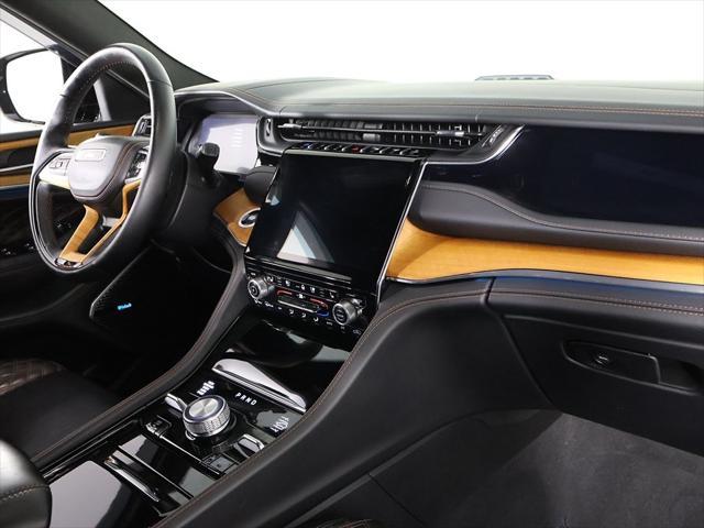 Photo of 2023 Diamond Black Crystal Pearlcoat Jeep Grand Cherokee 4xe