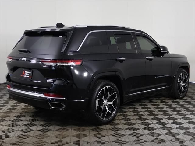 Photo of 2023 Diamond Black Crystal Pearlcoat Jeep Grand Cherokee 4xe