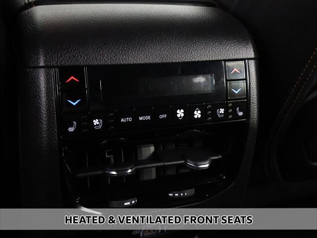 Photo of 2023 Diamond Black Crystal Pearlcoat Jeep Grand Cherokee 4xe