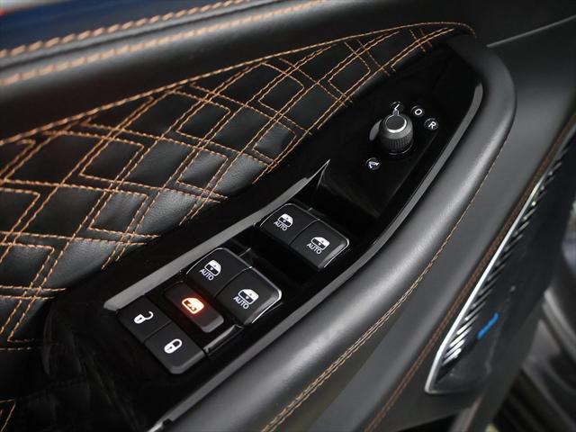 Photo of 2023 Diamond Black Crystal Pearlcoat Jeep Grand Cherokee 4xe