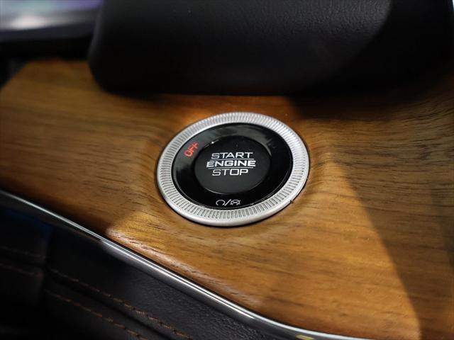 Photo of 2023 Diamond Black Crystal Pearlcoat Jeep Grand Cherokee 4xe