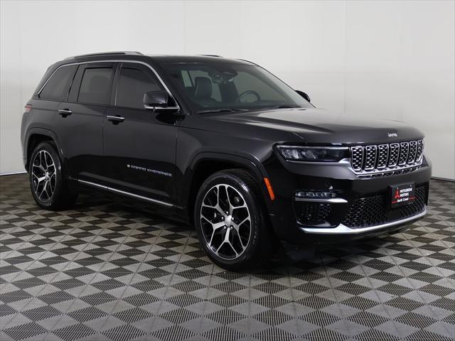 Photo of 2023 Diamond Black Crystal Pearlcoat Jeep Grand Cherokee 4xe
