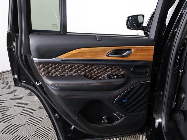 Photo of 2023 Diamond Black Crystal Pearlcoat Jeep Grand Cherokee 4xe