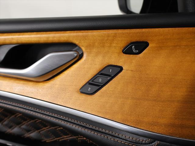 Photo of 2023 Diamond Black Crystal Pearlcoat Jeep Grand Cherokee 4xe