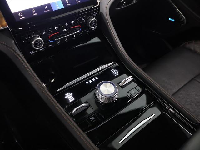 Photo of 2023 Diamond Black Crystal Pearlcoat Jeep Grand Cherokee 4xe