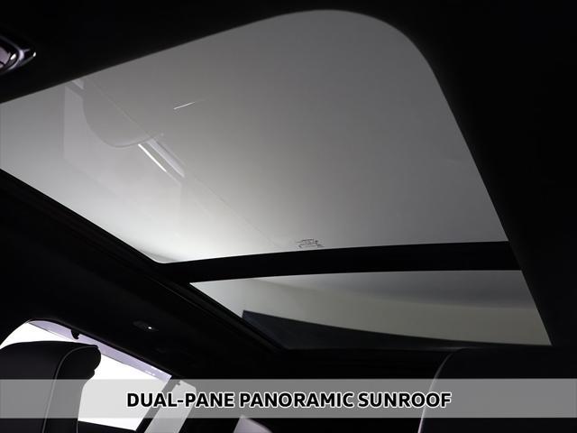Photo of 2023 Diamond Black Crystal Pearlcoat Jeep Grand Cherokee 4xe