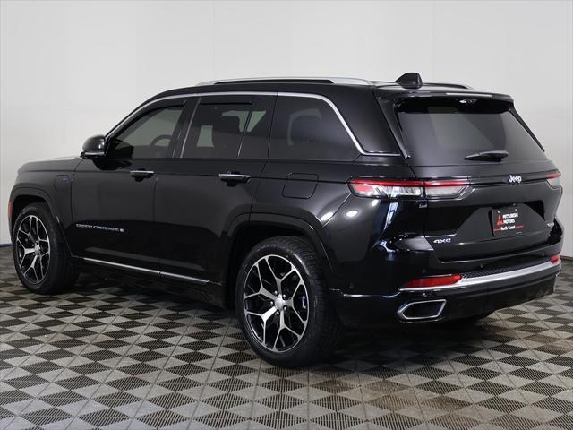 Photo of 2023 Diamond Black Crystal Pearlcoat Jeep Grand Cherokee 4xe