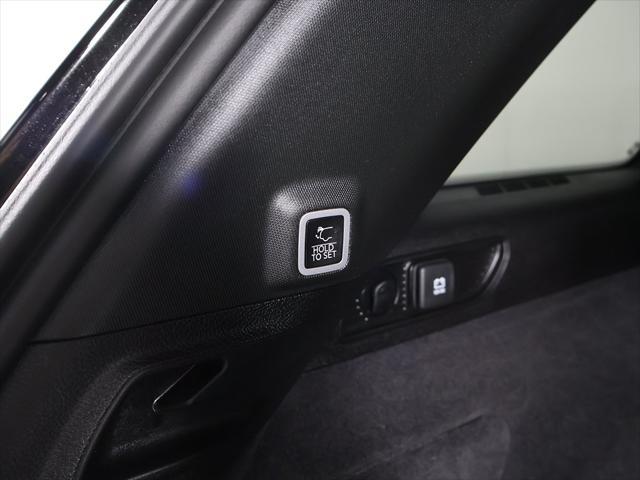 Photo of 2023 Diamond Black Crystal Pearlcoat Jeep Grand Cherokee 4xe