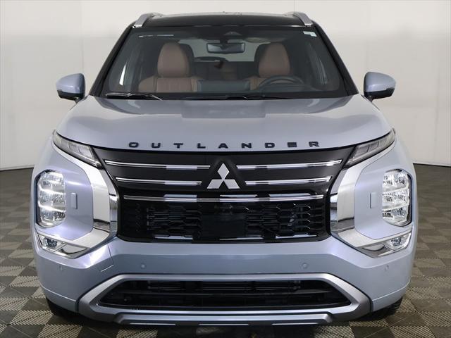Photo of 2025 Moonstone Gray Metallic/Black Roof Mitsubishi Outlander