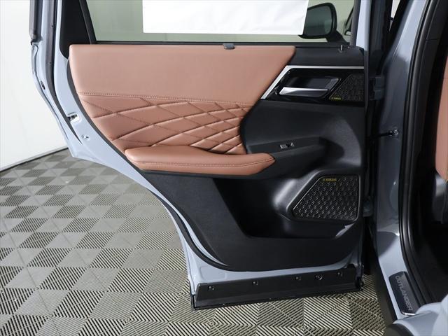 Photo of 2025 Moonstone Gray Metallic/Black Roof Mitsubishi Outlander
