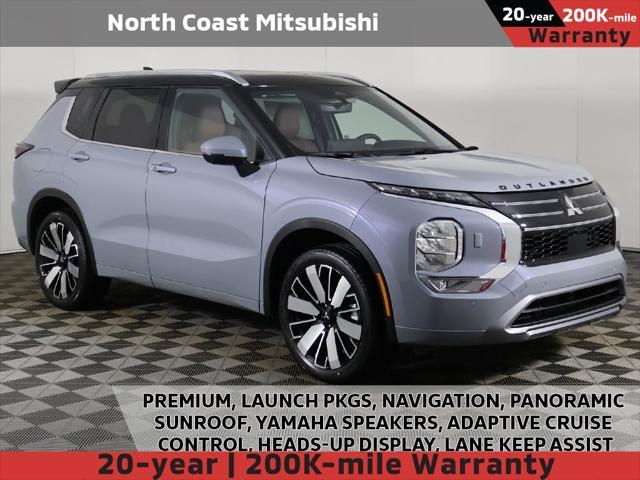 Photo of 2025 Moonstone Gray Metallic/Black Roof Mitsubishi Outlander