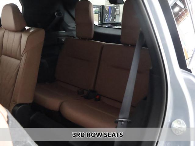 Photo of 2025 Moonstone Gray Metallic/Black Roof Mitsubishi Outlander