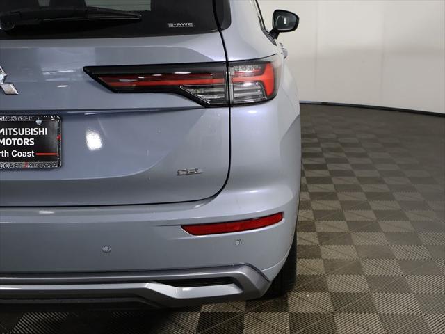 Photo of 2025 Moonstone Gray Metallic/Black Roof Mitsubishi Outlander