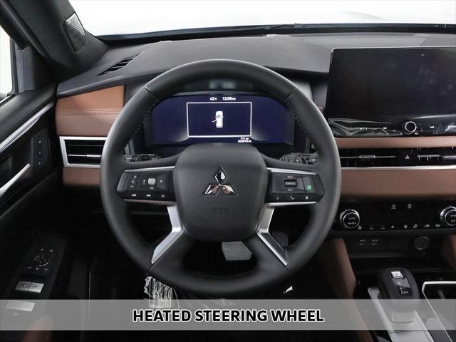 Photo of 2025 Moonstone Gray Metallic/Black Roof Mitsubishi Outlander