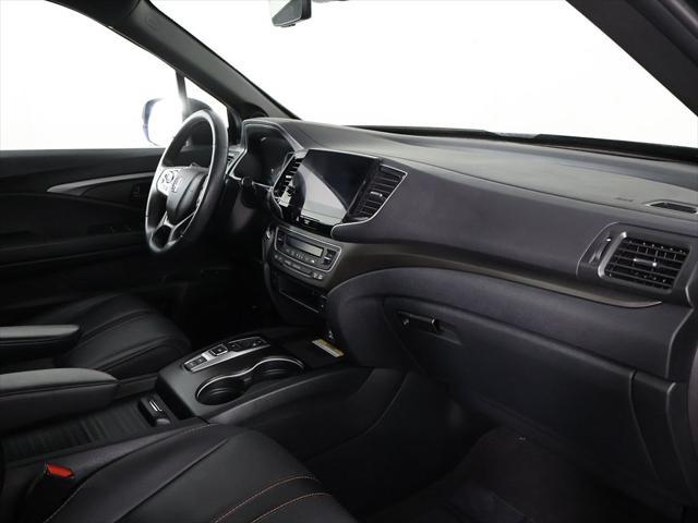 Photo of 2022 Crystal Black Pearl Honda Passport