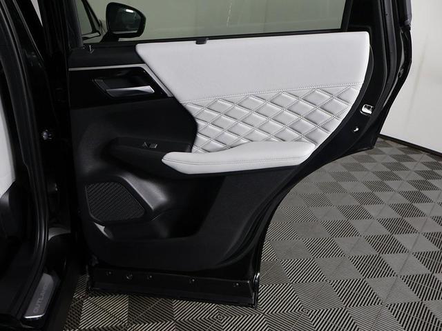 Photo of 2025 Black Diamond/Alloy Silver Roof Mitsubishi Outlander PHEV