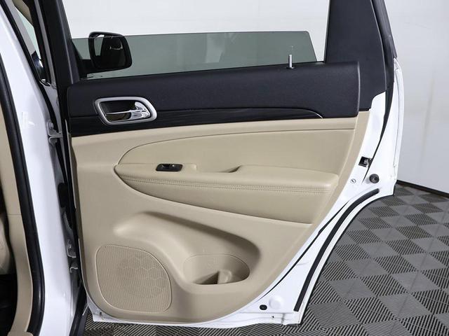 Photo of 2022 Bright White Clearcoat Jeep Grand Cherokee