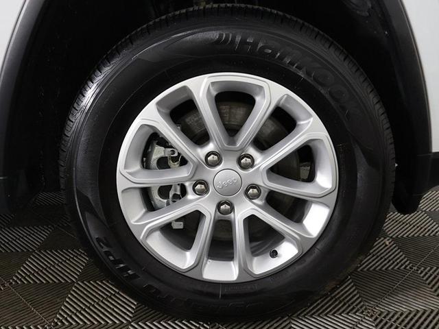 Photo of 2022 Bright White Clearcoat Jeep Grand Cherokee
