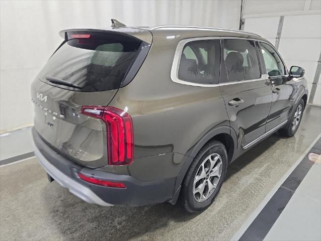 Photo of 2022 Black Copper Kia Telluride