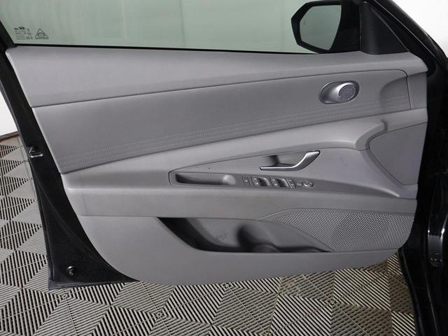 Photo of 2022 Phantom Black Hyundai ELANTRA