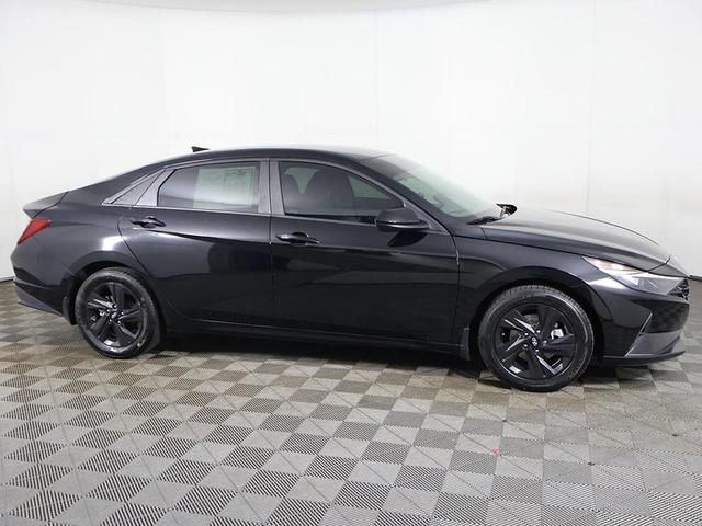 Photo of 2022 Phantom Black Hyundai ELANTRA