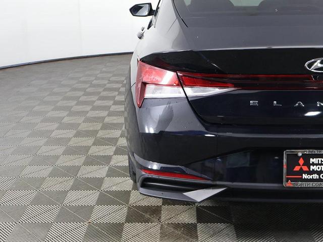 Photo of 2022 Phantom Black Hyundai ELANTRA
