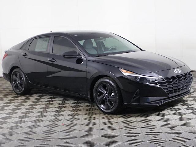 Photo of 2022 Phantom Black Hyundai ELANTRA