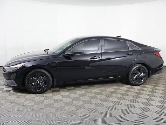 Photo of 2022 Phantom Black Hyundai ELANTRA