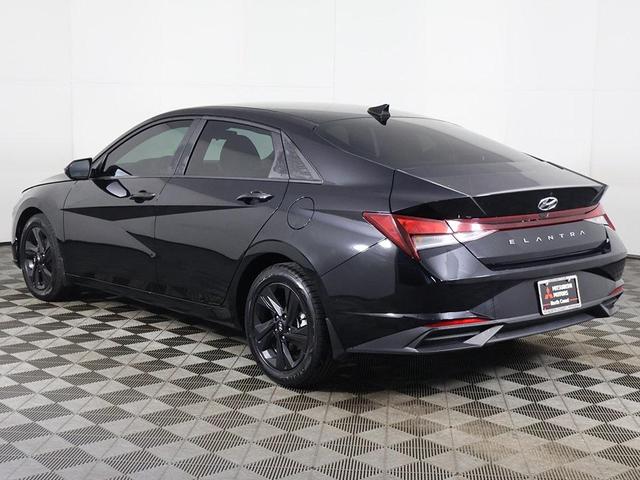 Photo of 2022 Phantom Black Hyundai ELANTRA