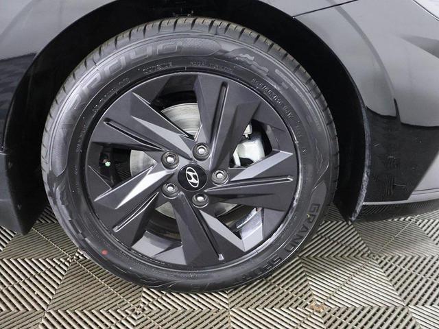 Photo of 2022 Phantom Black Hyundai ELANTRA