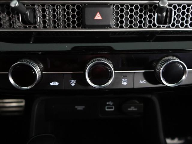 Photo of 2022 Platinum White Pearl Honda Civic