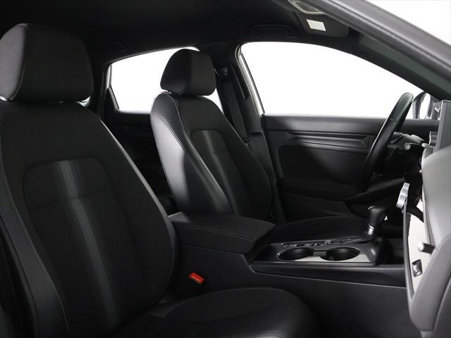 Photo of 2022 Platinum White Pearl Honda Civic