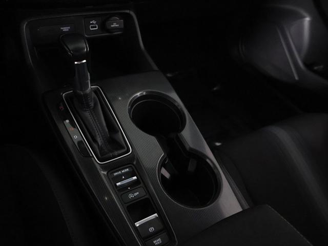 Photo of 2022 Platinum White Pearl Honda Civic