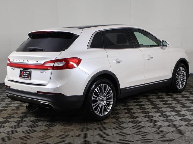 Photo of 2018 White Platinum Lincoln MKX
