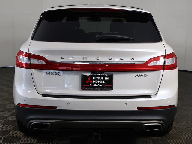 Photo of 2018 White Platinum Lincoln MKX