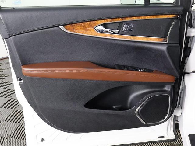 Photo of 2018 White Platinum Lincoln MKX