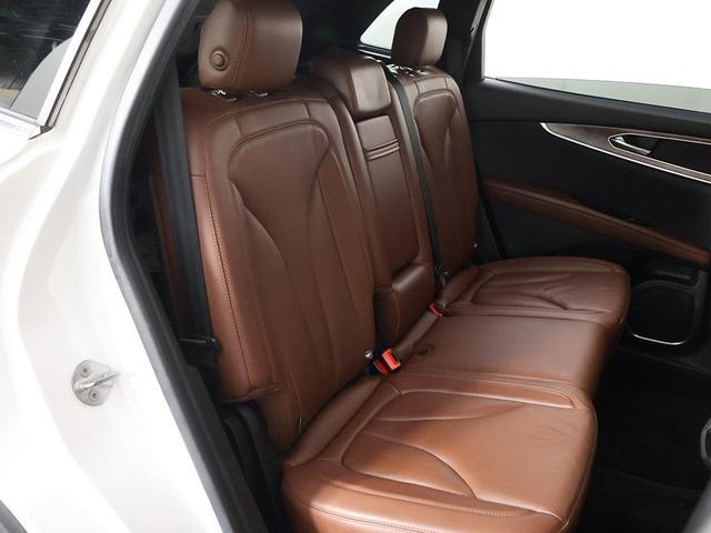 Photo of 2018 White Platinum Lincoln MKX