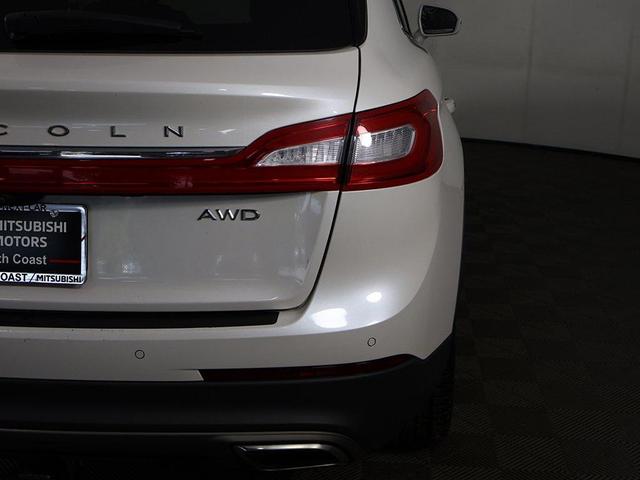 Photo of 2018 White Platinum Lincoln MKX