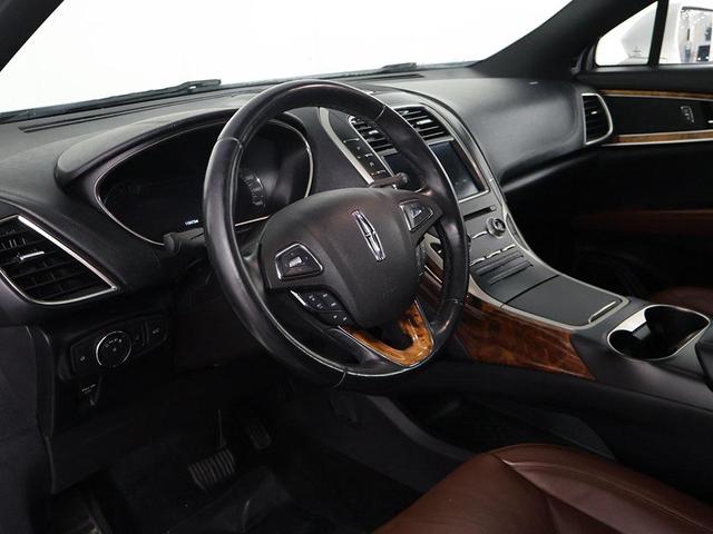 Photo of 2018 White Platinum Lincoln MKX