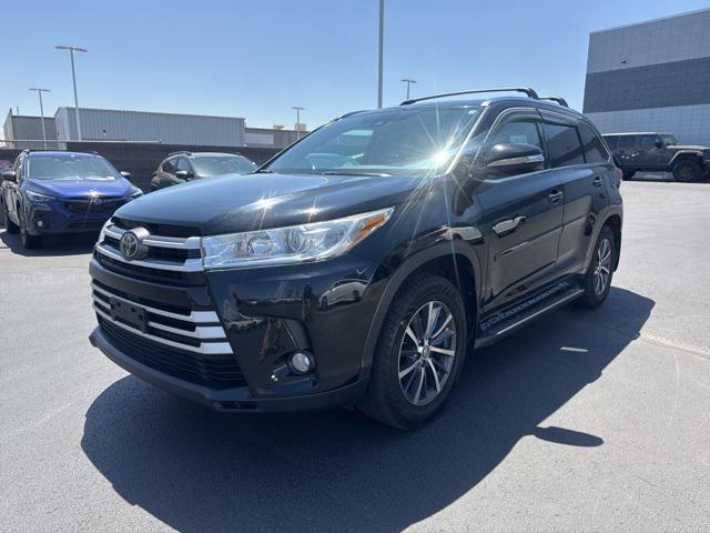 Photo of 2017 Midnight Black Metallic Toyota Highlander