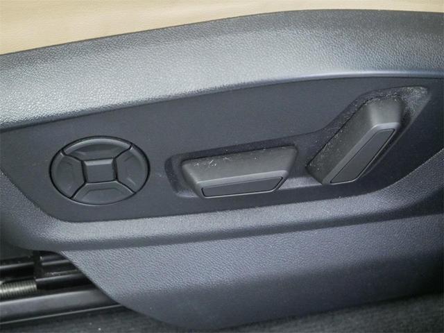 Photo of 2021 Glacier White Metallic Audi Q8
